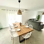 Victoria #8 Persons #3 Bedrooms #terrace # Garage - Calm And Clim Villa *